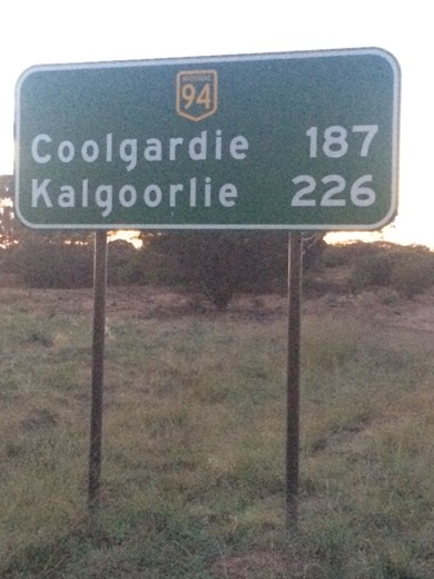 Road sign showing Coolgardie 187 kilometres and Kalgoorlie 226 kilometres